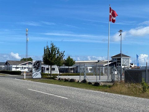 Indkørsel til forretning